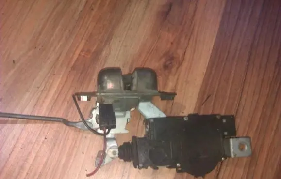 Tailgate/trunk/boot lock/catch/latch