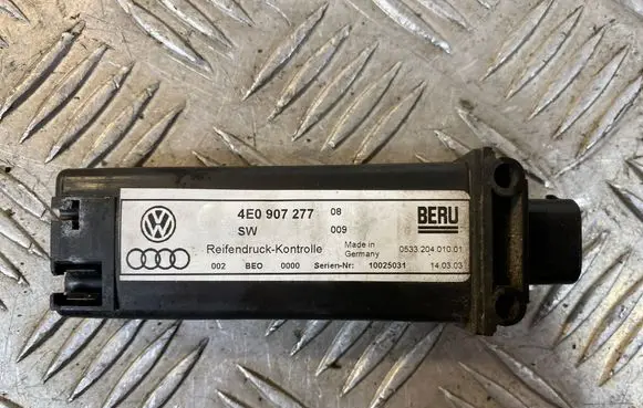 Audi A8 S8 D3 4E Tire pressure sensor 4E0907277 053320401001 10025031