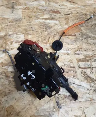 Audi A4 S4 B6 8E 8H Rear door lock 8E0839015C