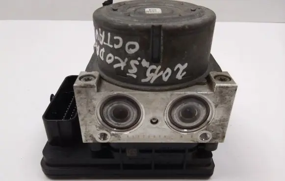 Skoda Octavia Mk3 (5E) ABS Pump 5Q0907379R 5Q0614517Q