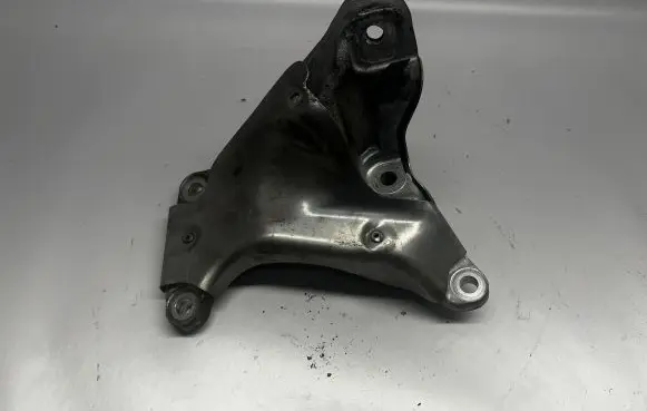 BMW Z4 E89 Engine mounting bracket 677215601 6772156