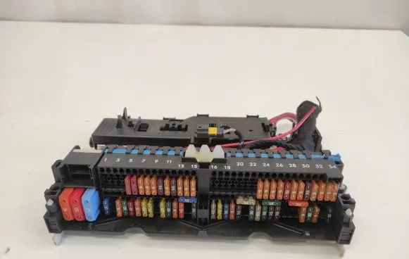 BMW X3 E83 Fuse module 0078112497SOK 1850000000 MR2004060190104585