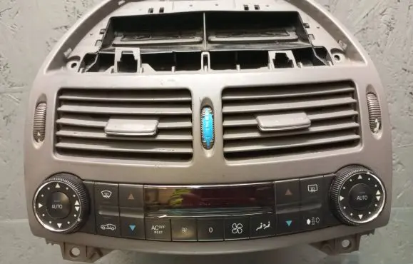 Mercedes-Benz E W211 Climate control unit 2118300685 SW1502 00072202