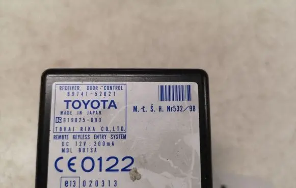 Toyota Yaris Door control unit/module 619825000