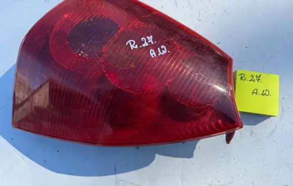 Peugeot 307 Rear/tail lights 8812181L