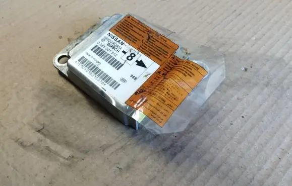 Nissan Note (E11) Airbag control unit/module 988209U40A