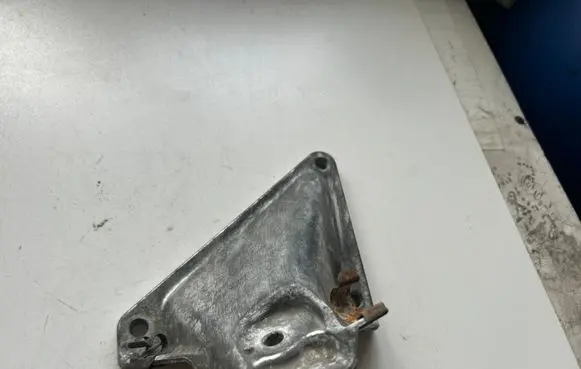 BMW 5 E60 E61 Engine mounting bracket 6761149