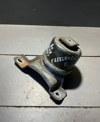 Land Rover Freelander 2 - LR2 Engine mount bracket 