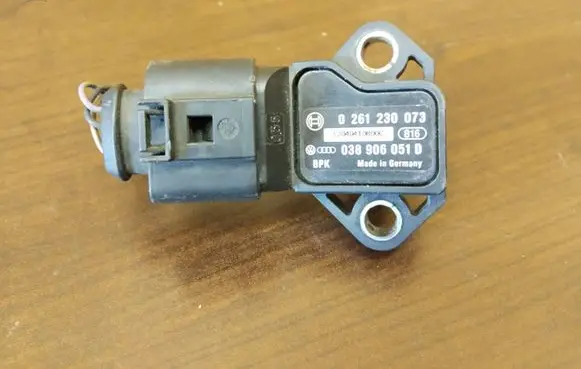 Audi A6 S6 C7 4G Air pressure sensor 038906051D 0261230073