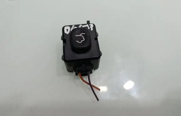 Tailgate opening switch