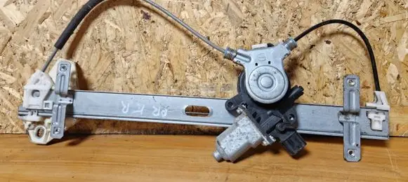 Honda FR-V Front door manual window regulator 72250SJDG01