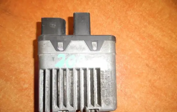 Volkswagen Multivan T5 Coolant fan relay 7H0919506C
