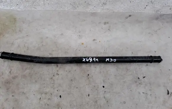 Engine coolant pipe/hose