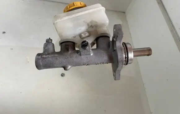 Subaru Forester SH Master brake cylinder