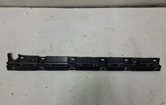 Sill/side skirt trim
