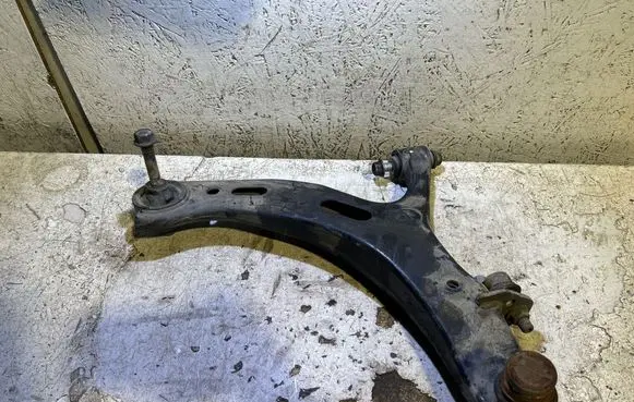 Front lower control arm/wishbone