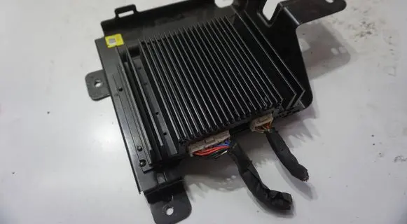 Hyundai i40 Sound amplifier AMP80DFR 963703Z101 130900080