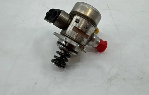 Audi A3 S3 8V Fuel injection high pressure pump 05E127027