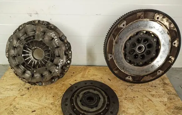 BMW 3 E90 E91 Clutch set kit 7637279 21207567829 21207637279