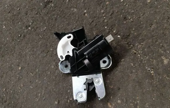 Volkswagen PASSAT B7 Tailgate/trunk/boot lock/catch/latch 4F5827505D