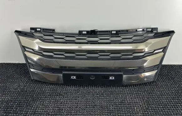 Honda Odyssey Front bumper upper radiator grill
