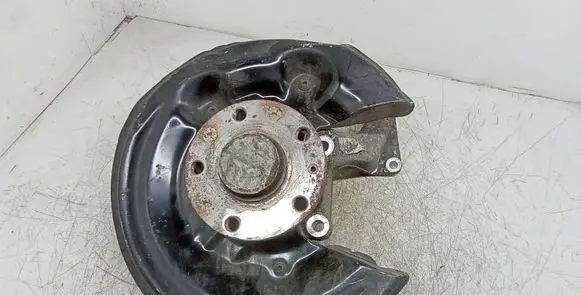 Rear wheel hub spindle/knuckle