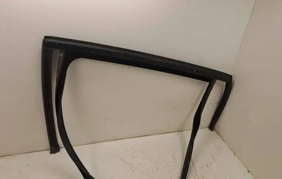BMW X6 F16 Rear door window/glass frame 