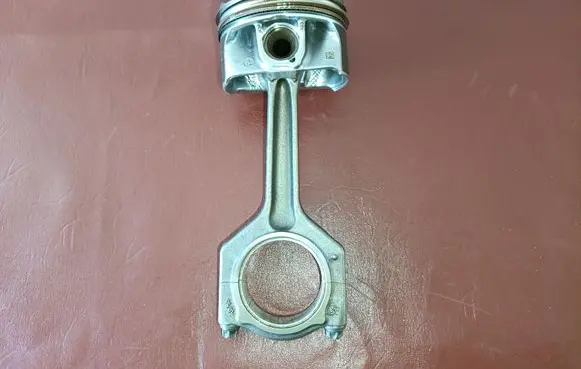 BMW M3 F80 Piston with connecting rod 7846593 11247846593 7846333
