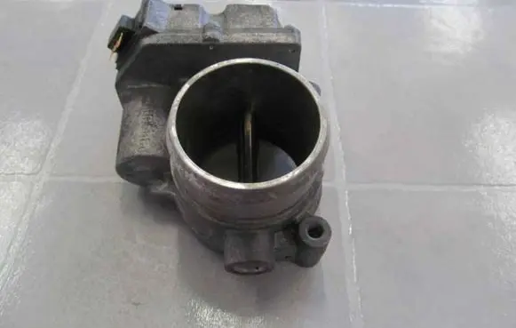 Audi A5 8T 8F Throttle valve 4E0145950J 5742