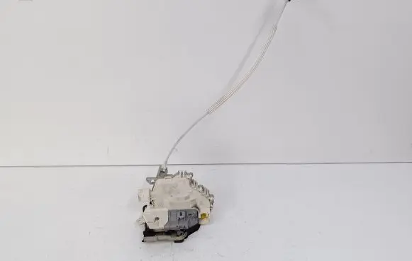 Audi Q7 4L Front door lock 8J1837015D