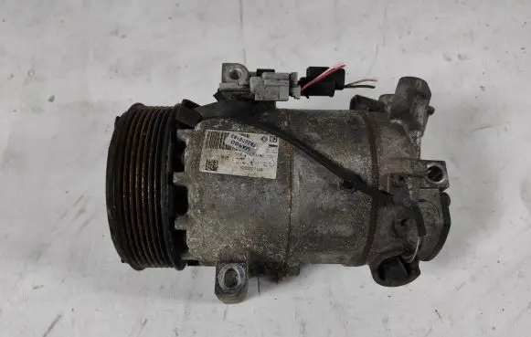 Renault Captur Air conditioning (A/C) compressor (pump) 926000734R 12634BC
