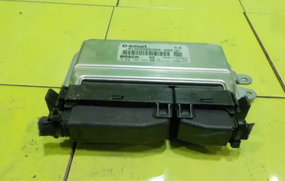 Smart ForTwo II Engine control unit/module 0261S07697