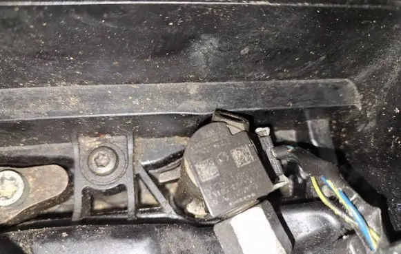 Mercedes-Benz E W212 Fuel injector a6510700587