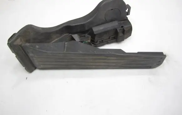 Volkswagen PASSAT B7 Accelerator throttle pedal 1K1723503AP 6PV01103906