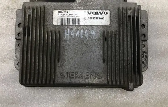 Volvo S40, V40 Engine control unit/module ECU 30857565