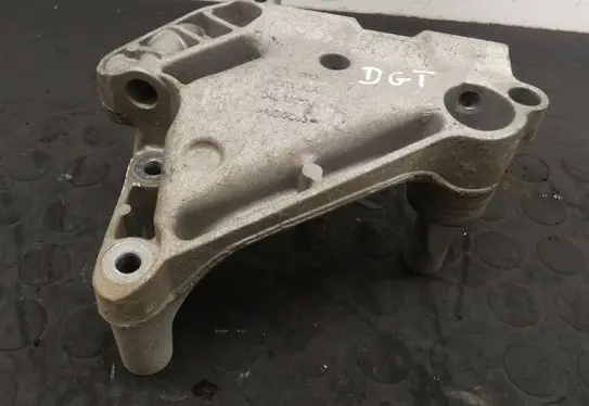 Skoda Kodiaq Engine mount bracket 04L199207D