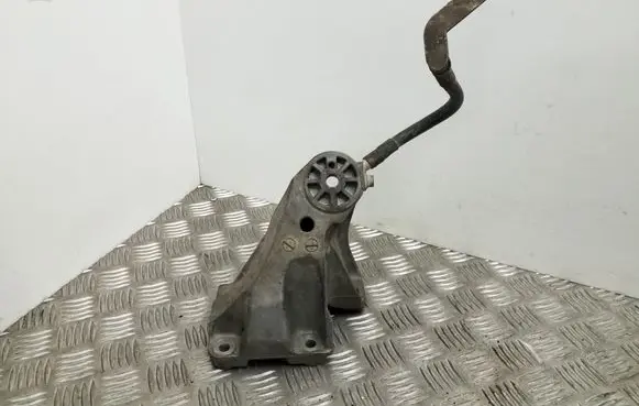 Volkswagen Touareg I Engine mounting bracket 7L6199308B