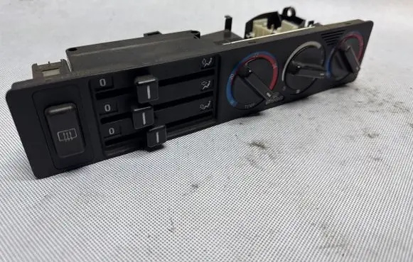 BMW 5 E34 Climate control unit 8390070 0400688