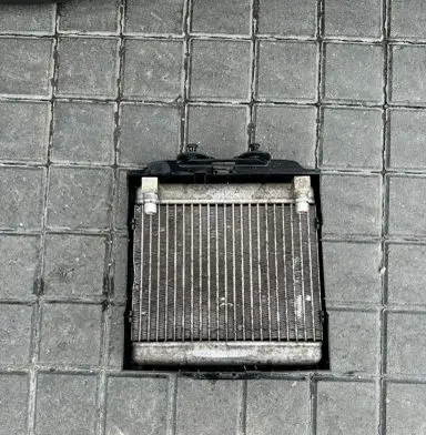 BMW 7 F01 F02 F03 F04 Engine oil radiator 7572542 P8413002