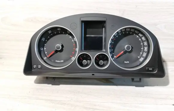 Volkswagen Golf V Speedometer (instrument cluster) 1K6920860E VWZ7Z0E2056733 V0020000