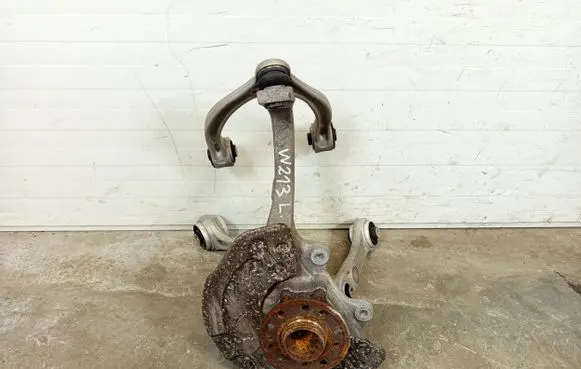 Front wheel hub spindle knuckle