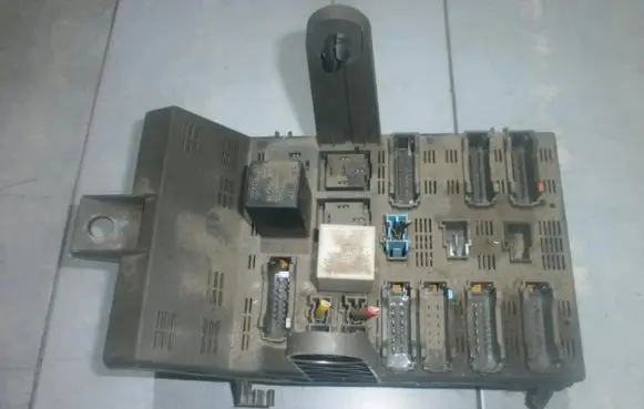 Renault Laguna I Fuse box set 7703297637w