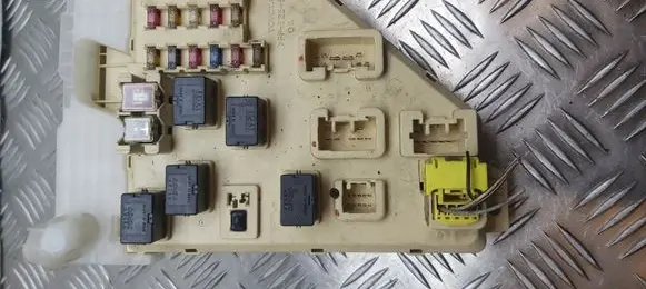 Toyota Prius (XW10) Fuse module PPT25P5