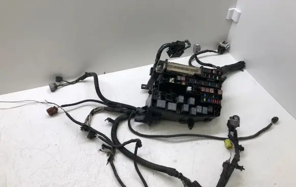 Toyota Avensis T270 Fuse box set 8211505A31