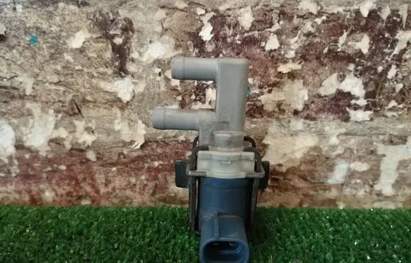 Toyota Yaris Vacuum valve 90910-12247