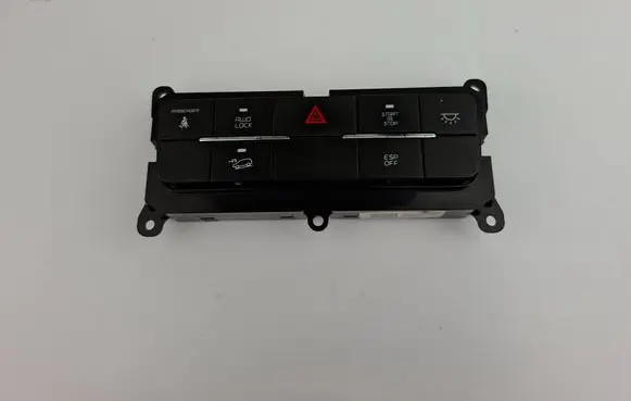 Mahindra KUV100 A set of switches 1705BAA01401F S412599 131016