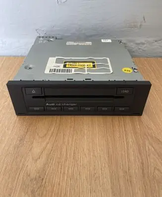 Audi A4 S4 B7 8E 8H CD/DVD changer 8E0035111D