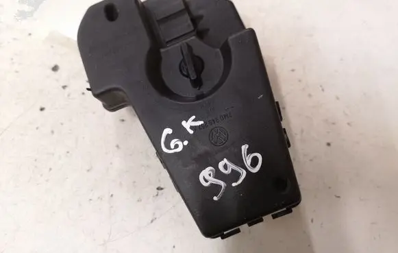 Volkswagen Sharan Tail light bulb cover holder 7M0945257A