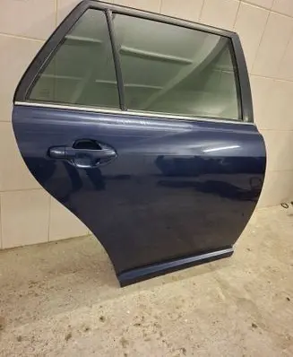 Toyota Avensis T250 Rear door 