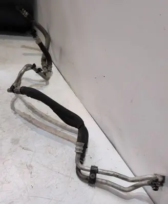 BMW 5 F10 F11 Oil fill pipe 7589510